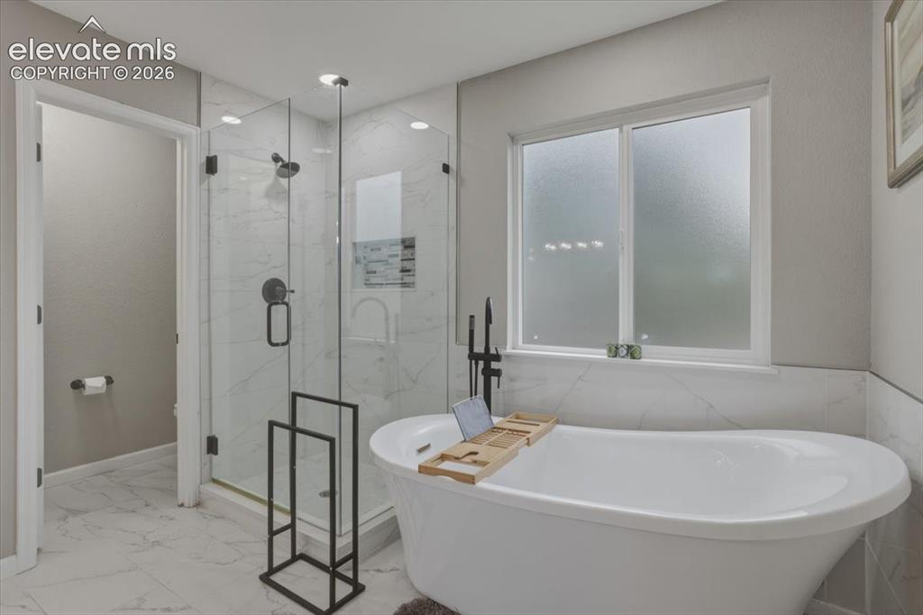 Image 16 of 36: Bathroom