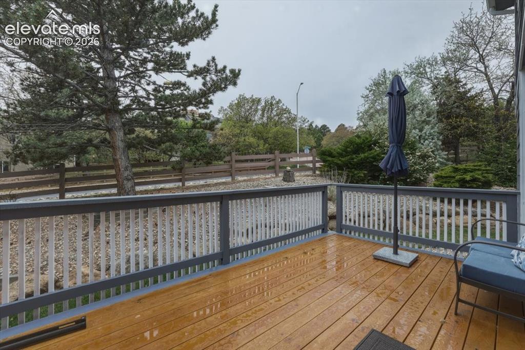 Image 31 of 36: Deck