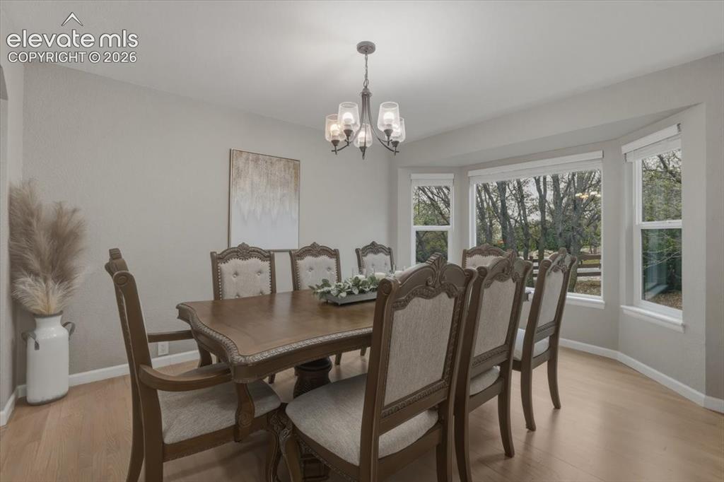 Image 5 of 36: Dining Area