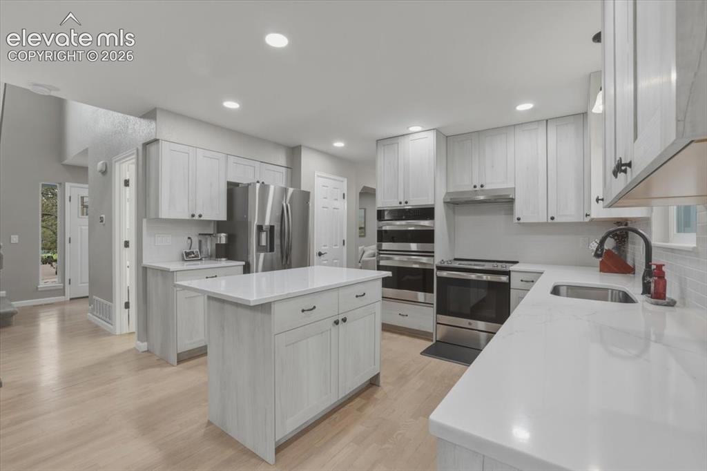 Image 7 of 36: Kitchen