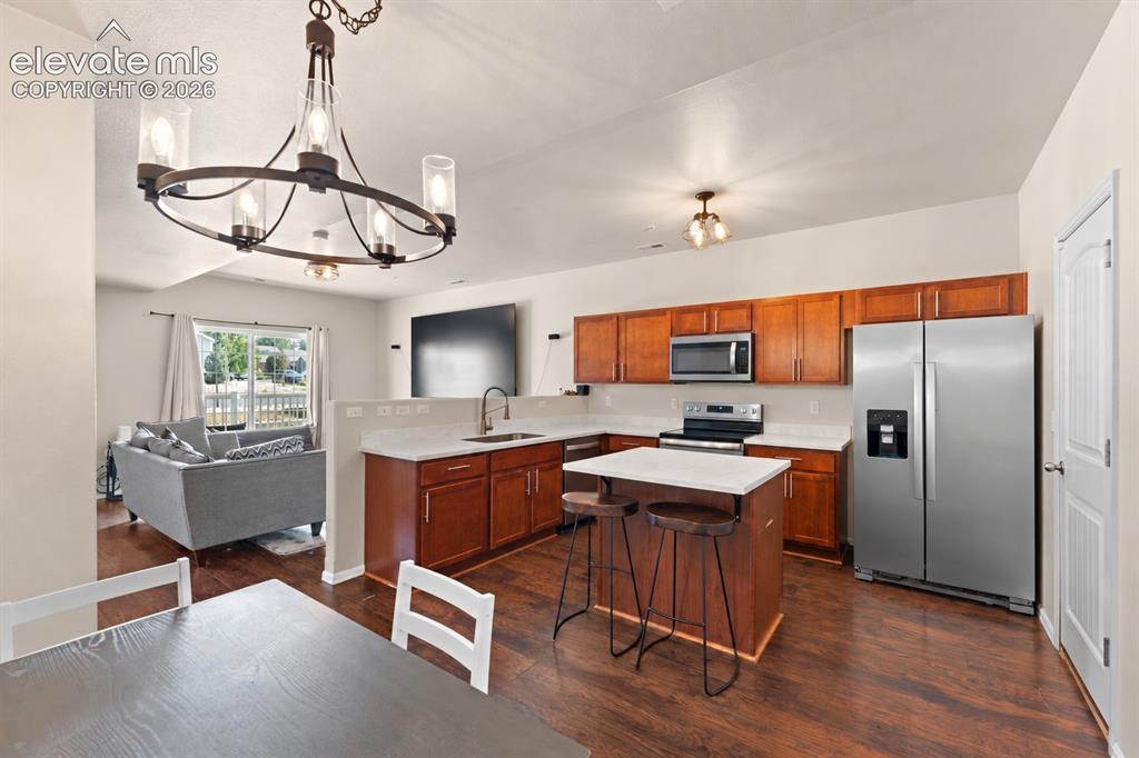 Image 12 of 32: Kitchen