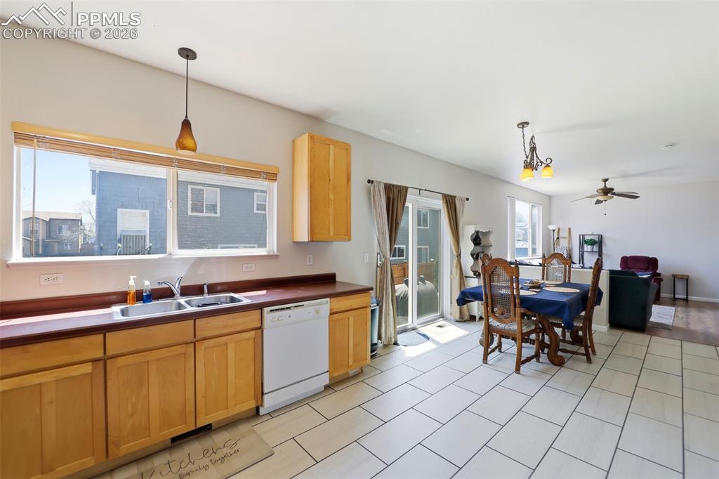 Image 11 of 44: Kitchen