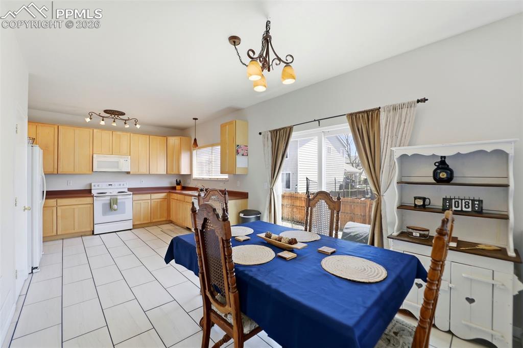 Image 13 of 44: Dining Area