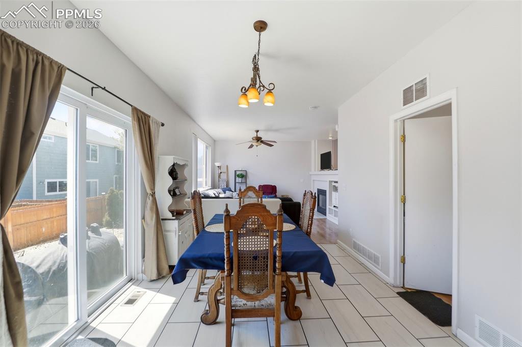 Image 14 of 44: Dining Area