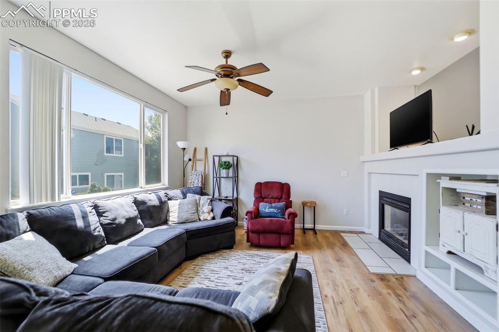 Image 16 of 44: Living Room