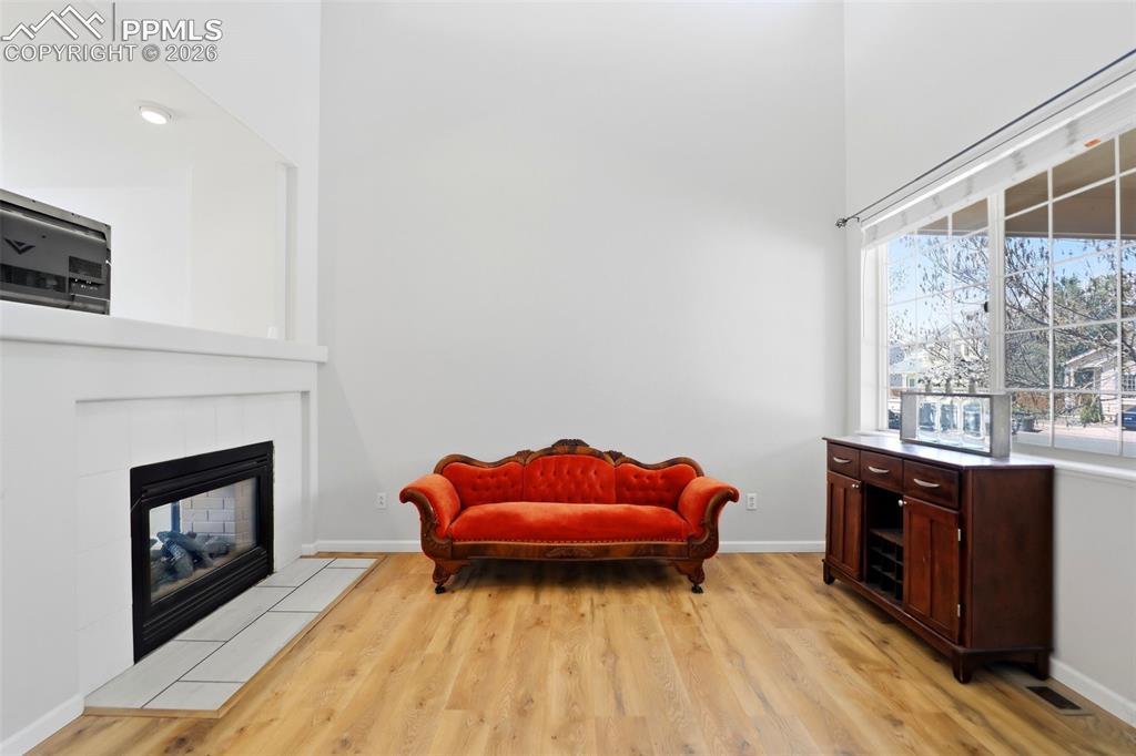 Image 5 of 44: Sitting Room