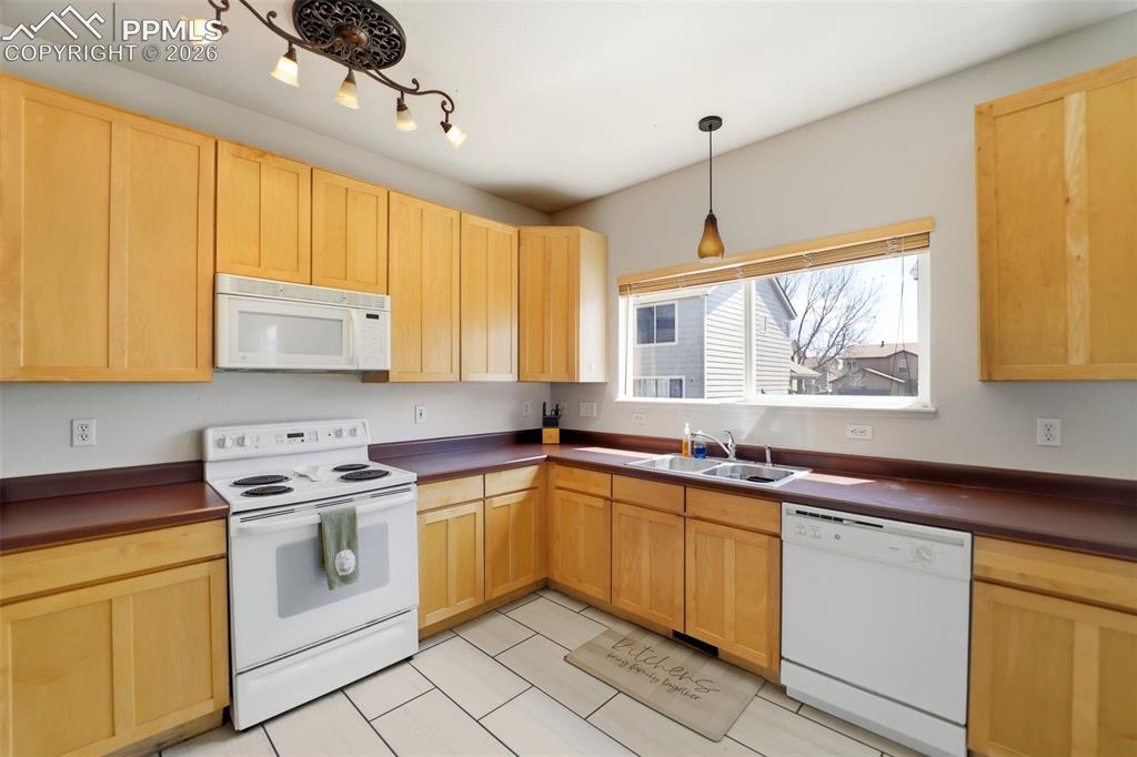 Image 9 of 44: Kitchen