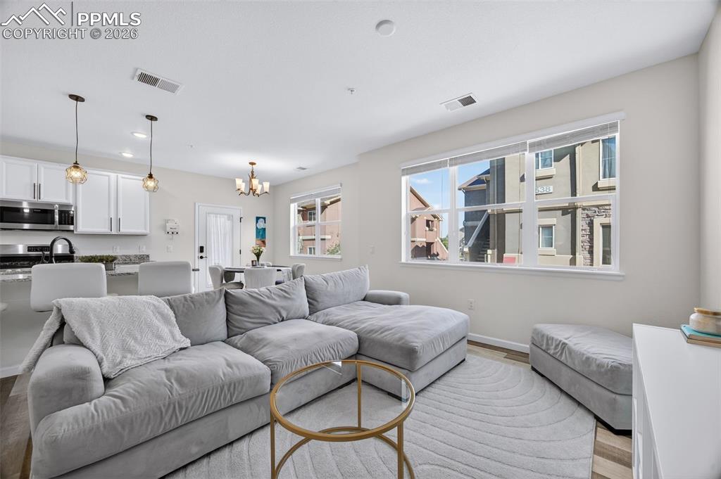 Image 15 of 37: Dining Area