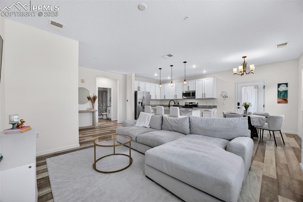 Image 16 of 37: Kitchen