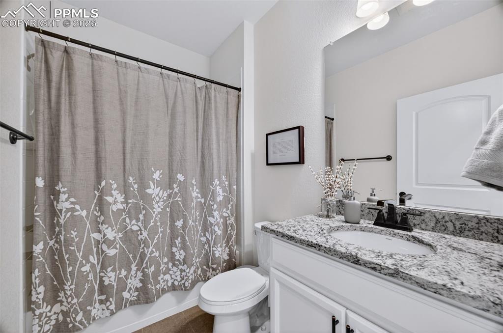 Image 20 of 37: Living Room