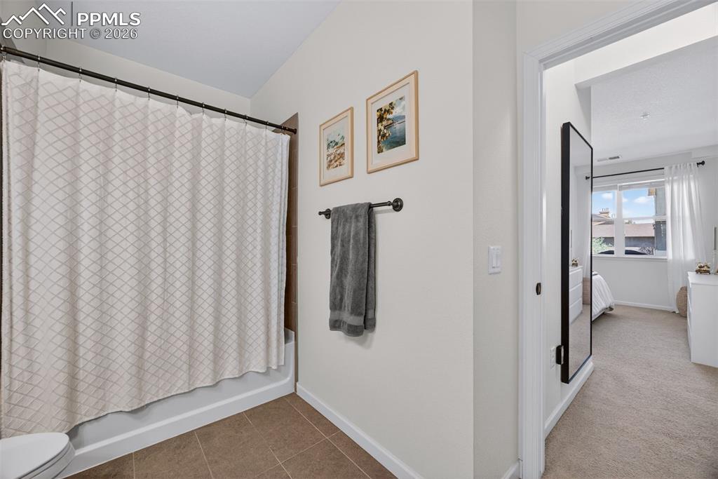 Image 28 of 37: Bathroom