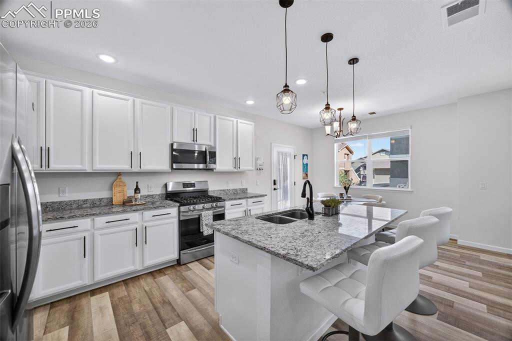 Image 6 of 37: Entry