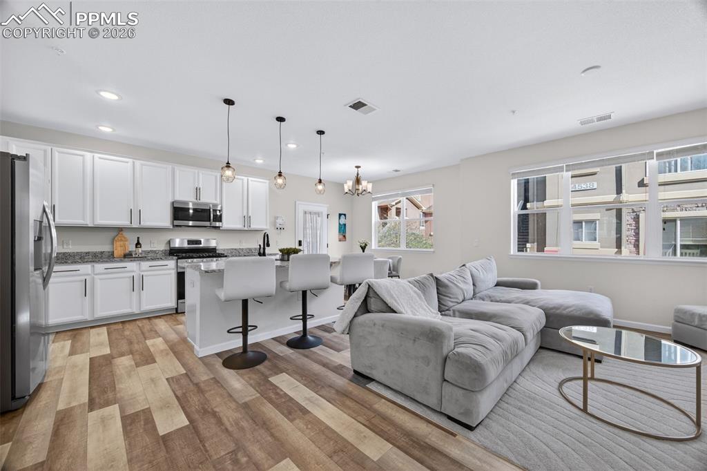 Image 7 of 37: Entry