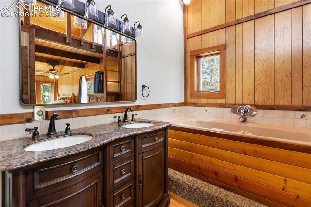 Image 17 of 43: Kitchen