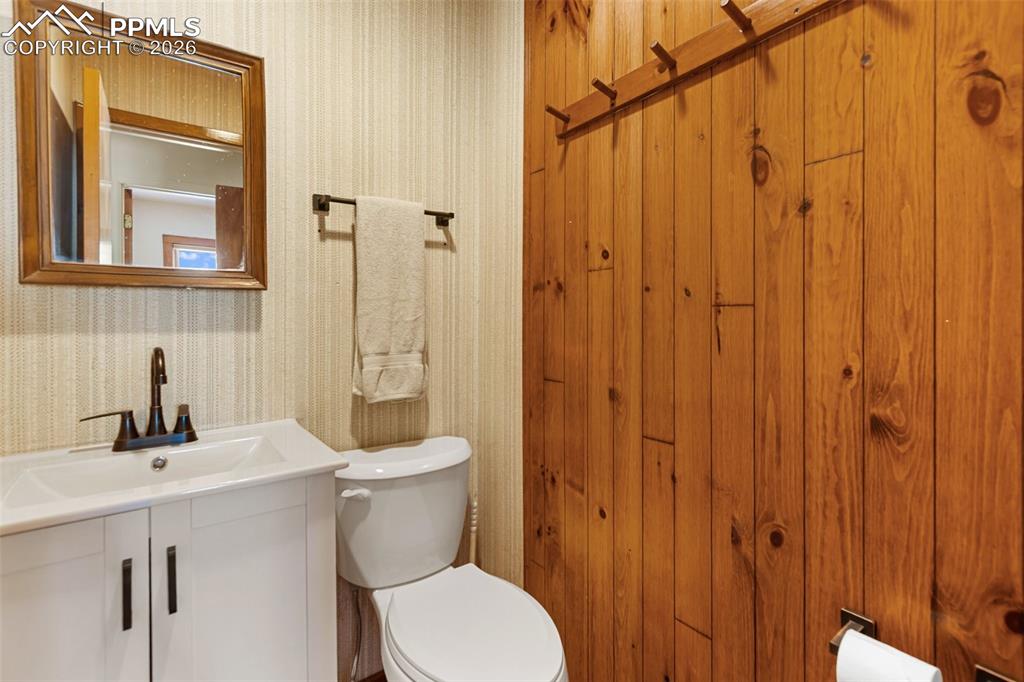 Image 19 of 43: Main level dining room and family room