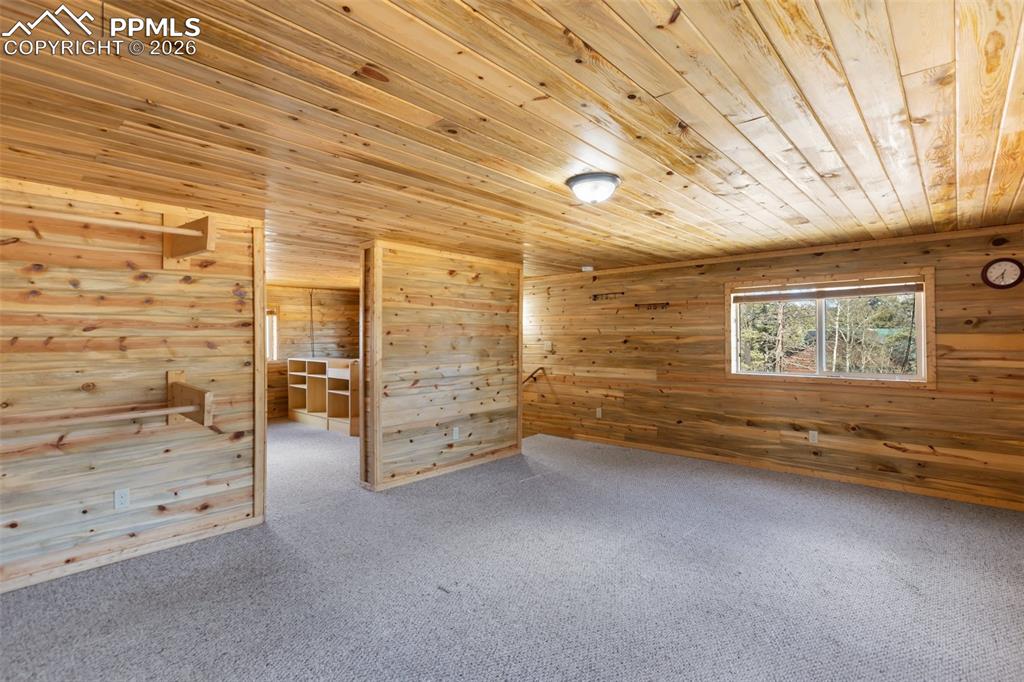 Image 33 of 43: Golf simulator room 