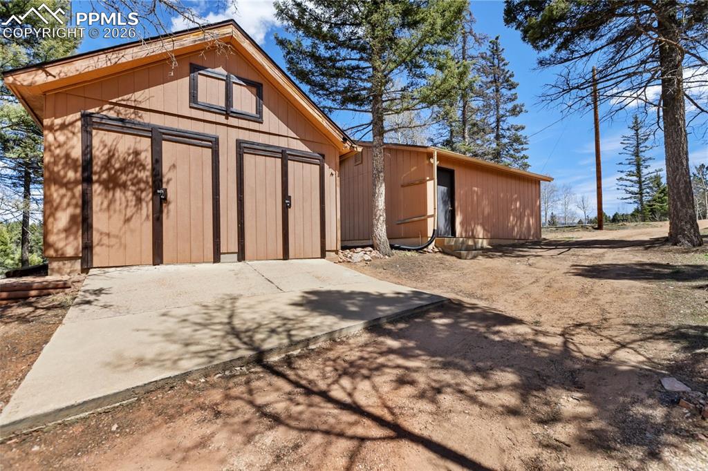 Image 38 of 43: Office area or additional living area