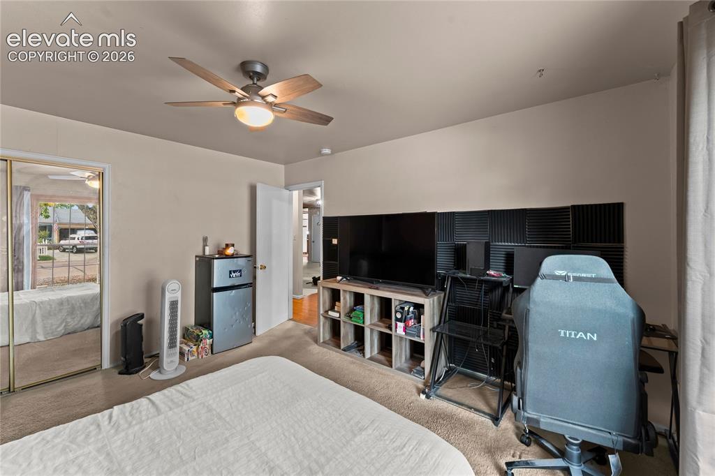 Image 19 of 33: Bedroom