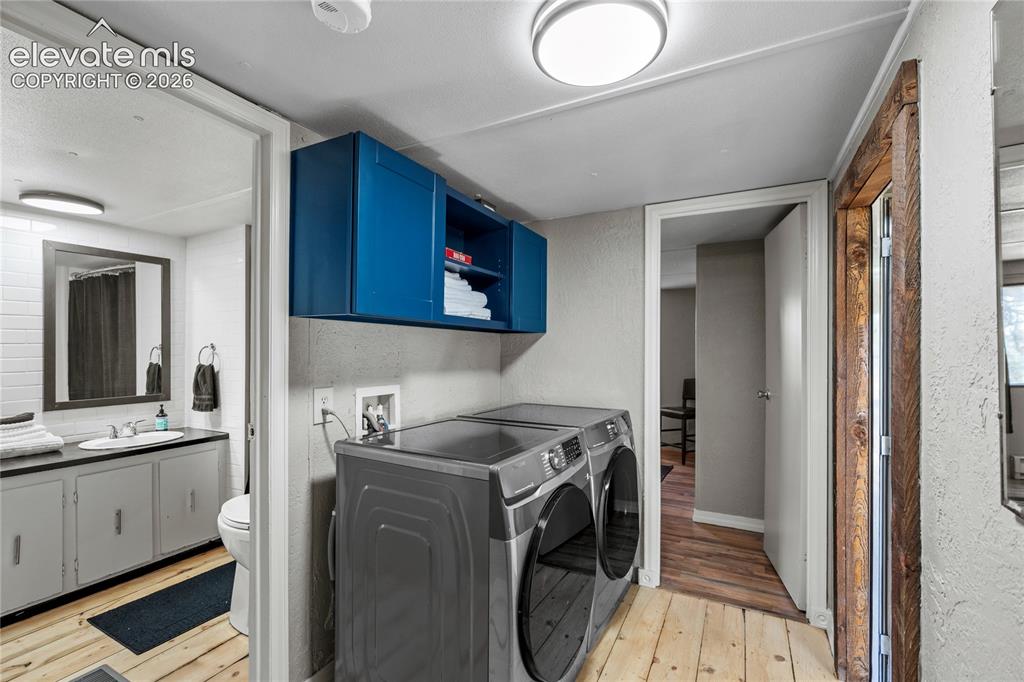 Image 11 of 20: Laundry