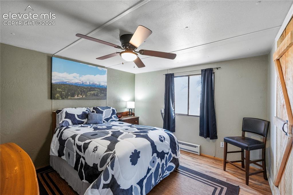 Image 14 of 20: Bedroom