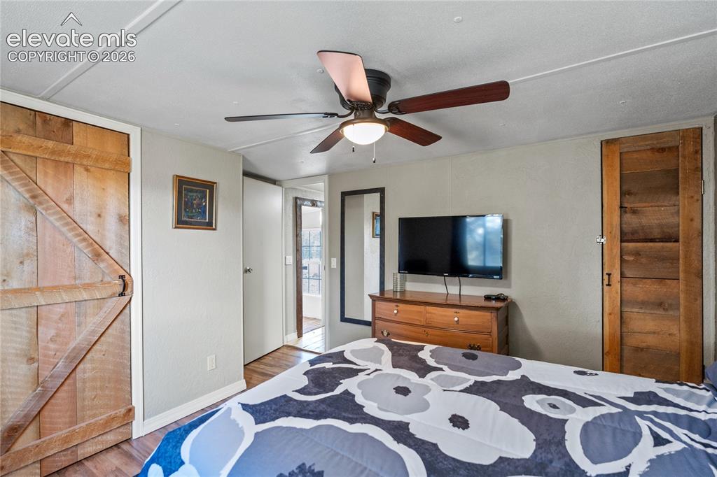 Image 15 of 20: Bedroom