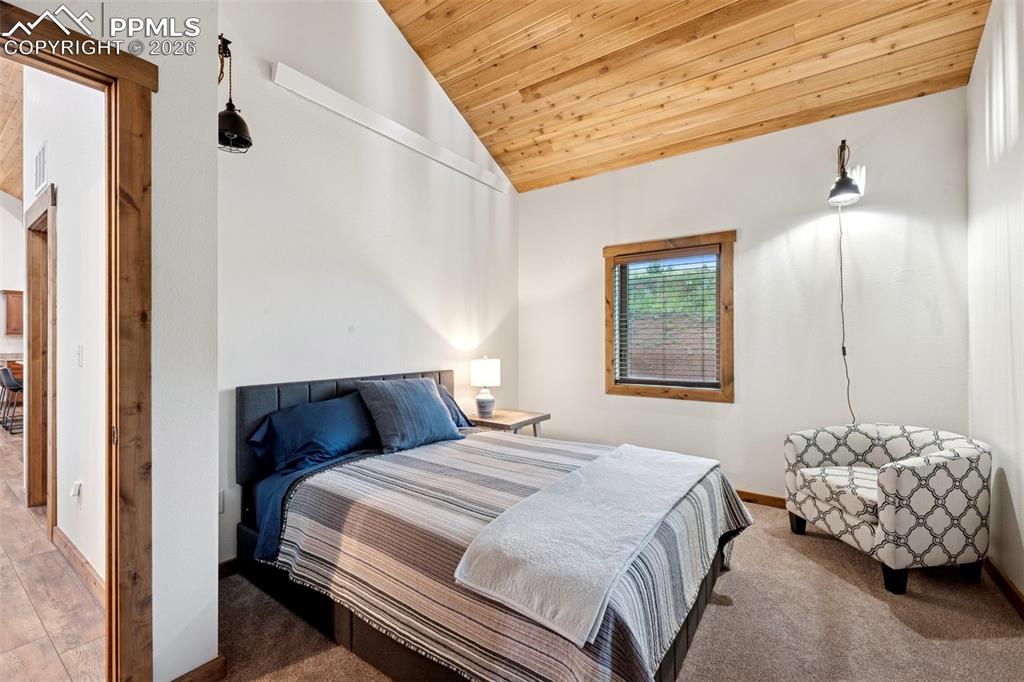 Image 21 of 29: Bedroom