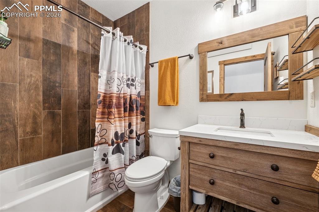 Image 22 of 29: Bathroom