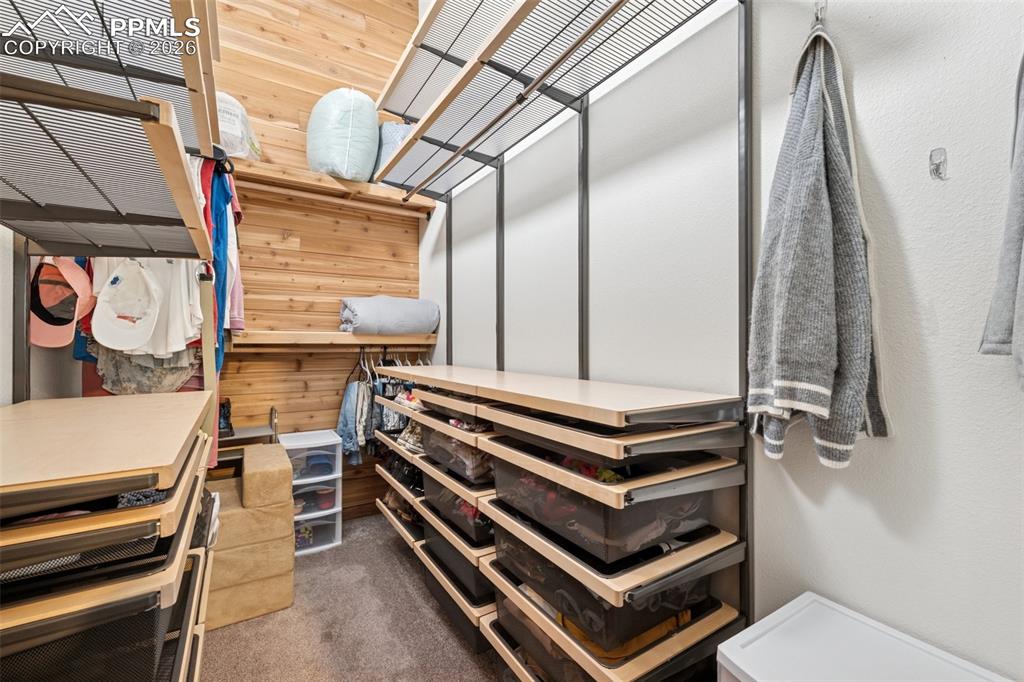 Image 27 of 29: Closet