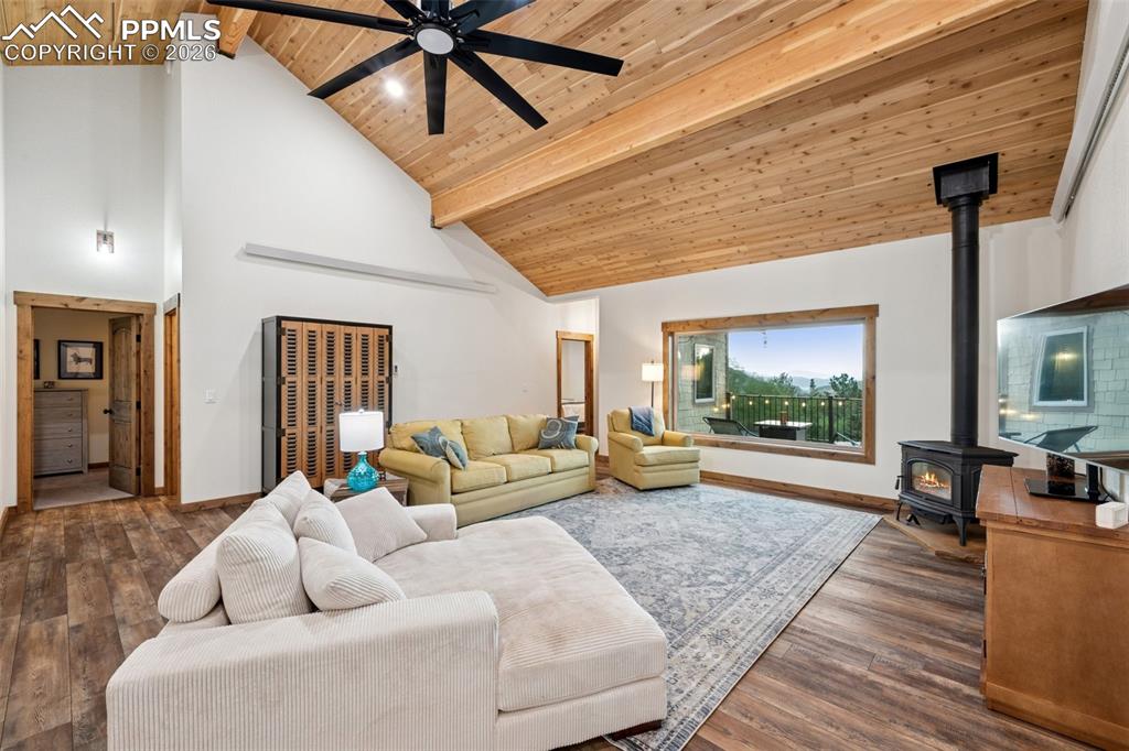 Image 9 of 29: Living Room