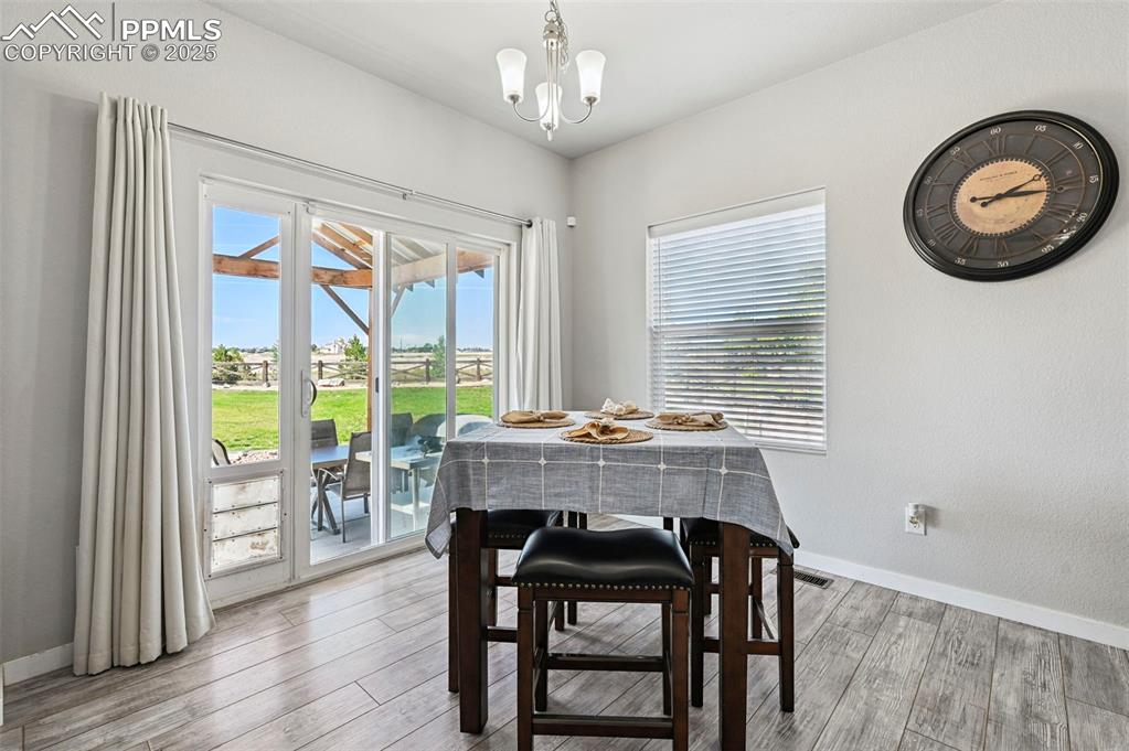 Image 12 of 45: Dining Area