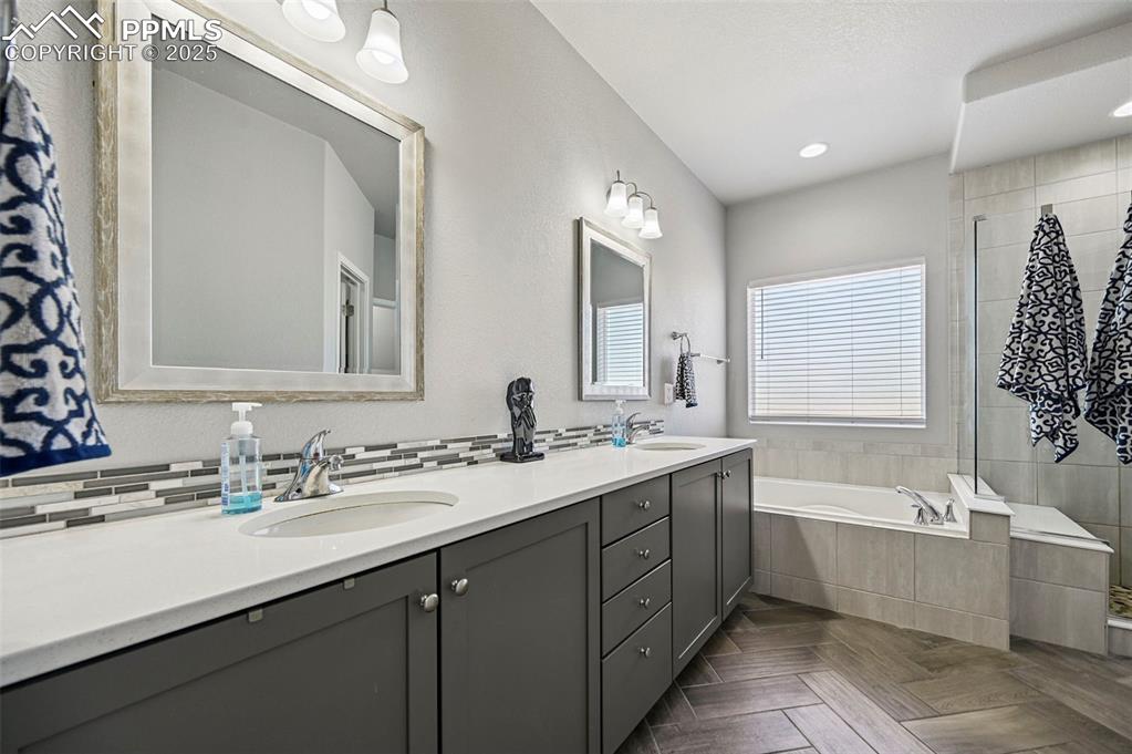 Image 18 of 45: Bathroom