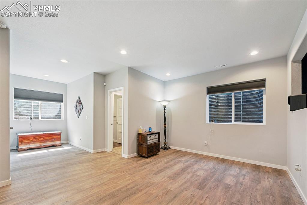 Image 23 of 45: Living Room