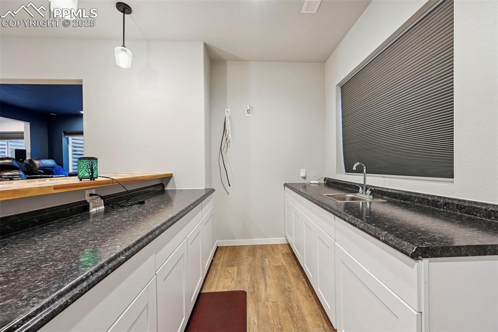 Image 25 of 45: Kitchen