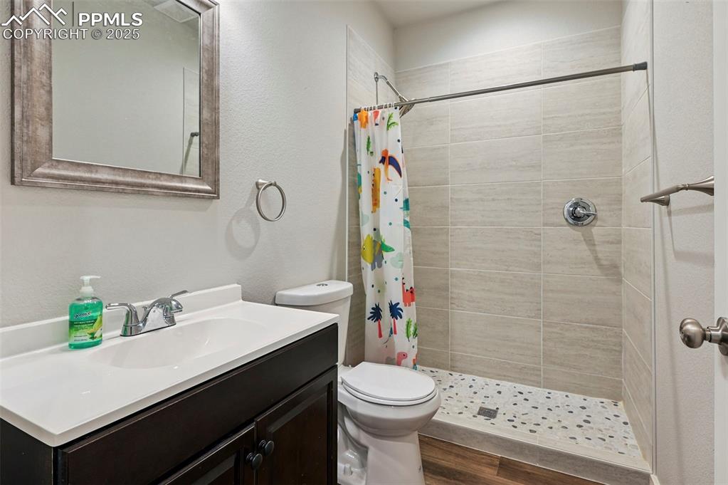 Image 30 of 45: Bathroom