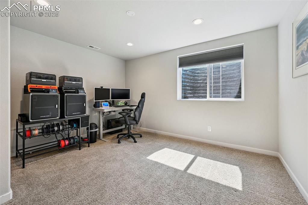 Image 31 of 45: Office