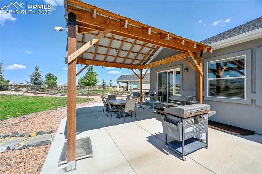 Image 34 of 45: Patio