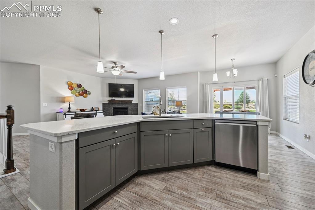 Image 8 of 45: Kitchen