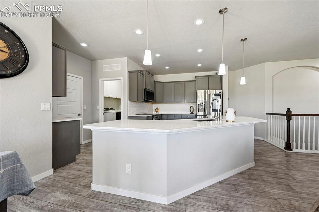 Image 9 of 45: Kitchen