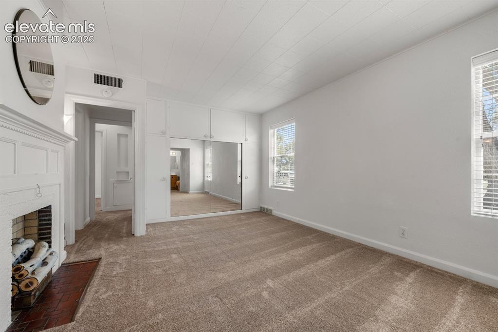 Image 11 of 44: Living Room