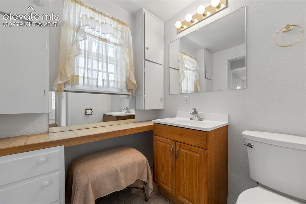 Image 13 of 44: Bathroom