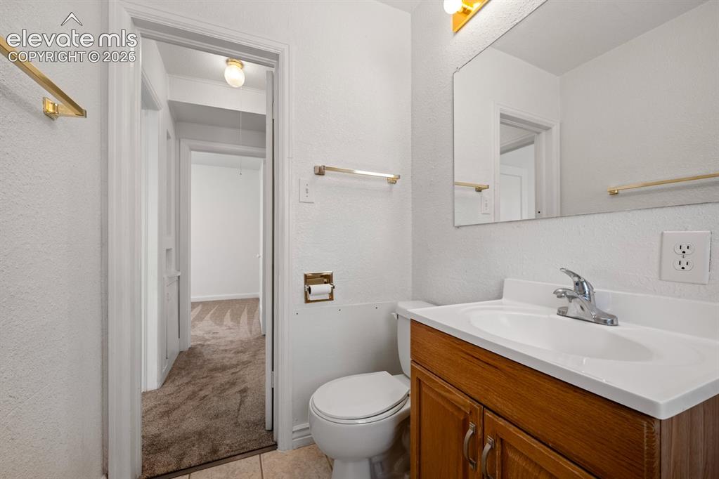 Image 17 of 44: Bathroom