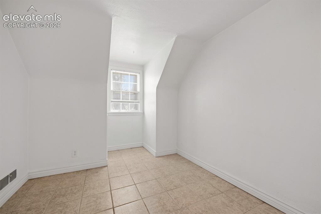 Image 26 of 44: Bonus Room