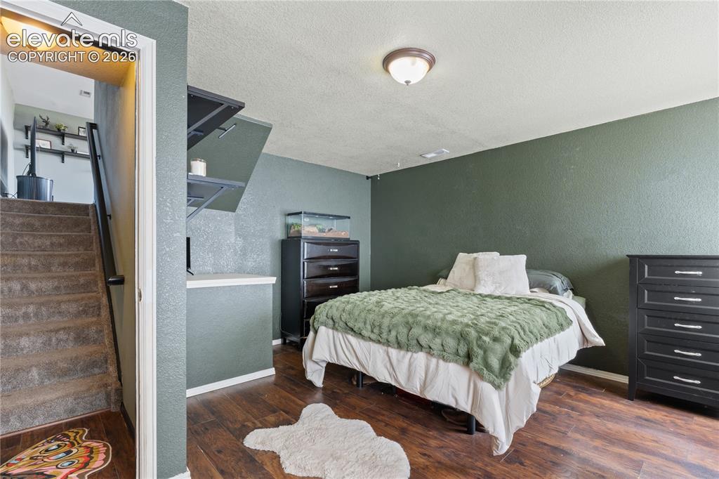 Image 16 of 28: Bedroom