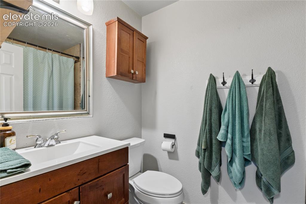 Image 18 of 28: Bathroom