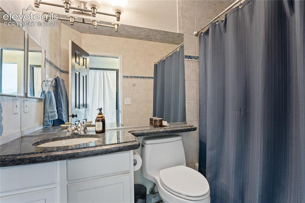 Image 24 of 28: Bathroom