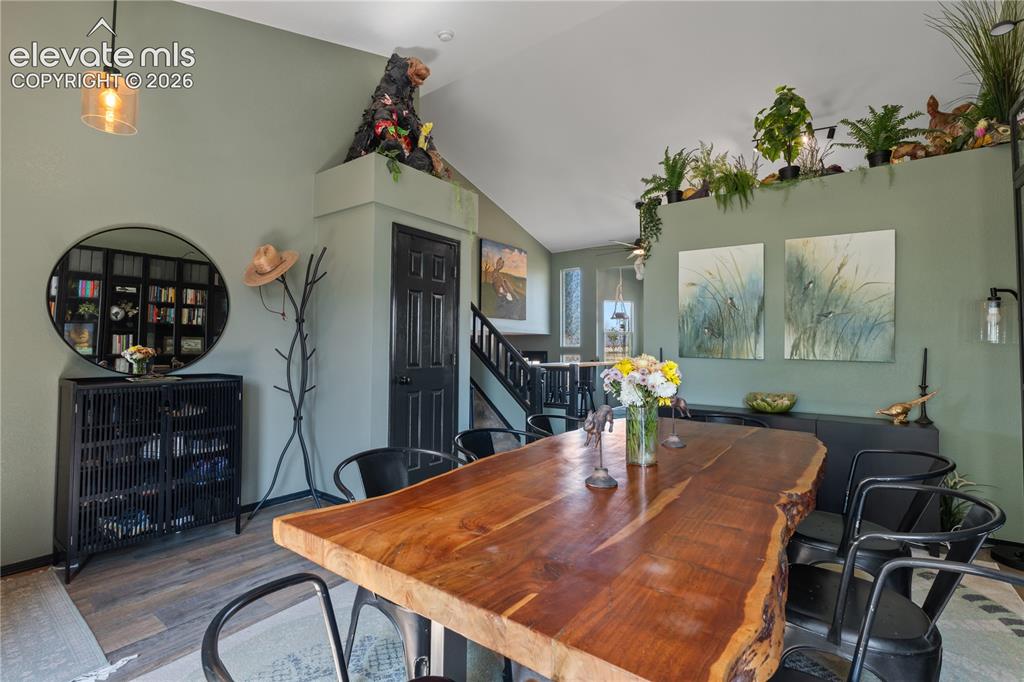 Image 4 of 28: Dining Area