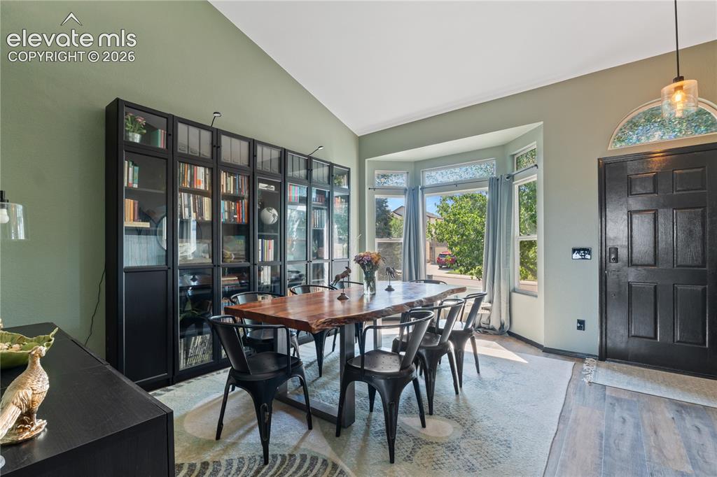 Image 5 of 28: Dining Area