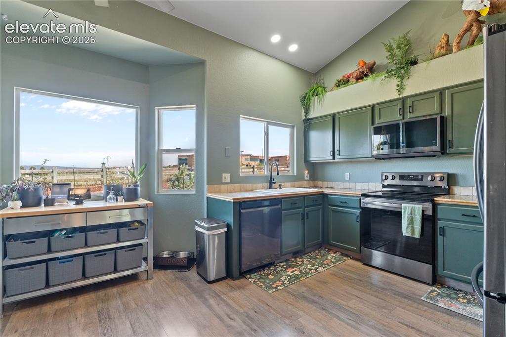 Image 6 of 28: Kitchen