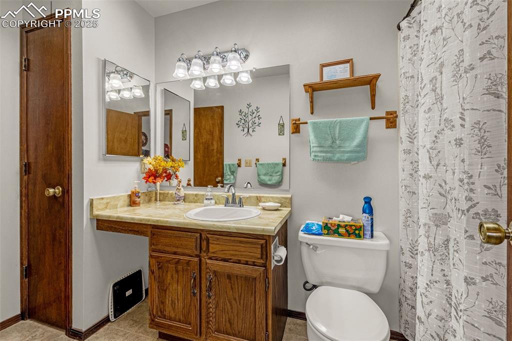 Image 12 of 26: Bathroom