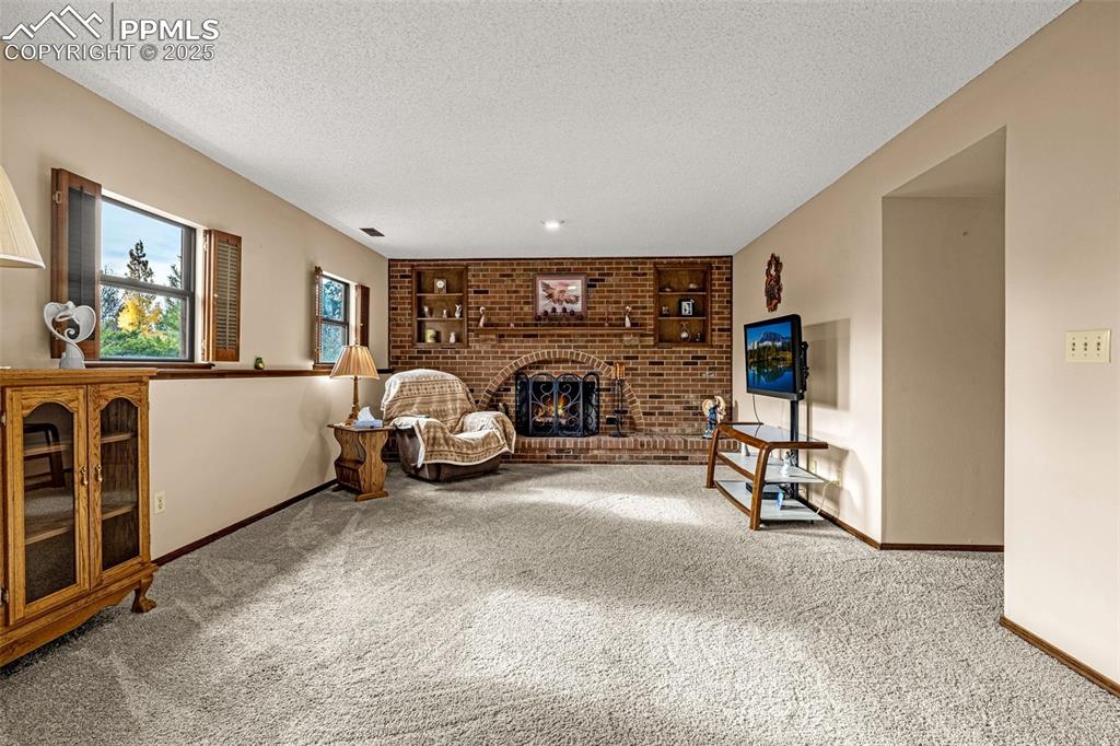 Image 14 of 26: Living Room